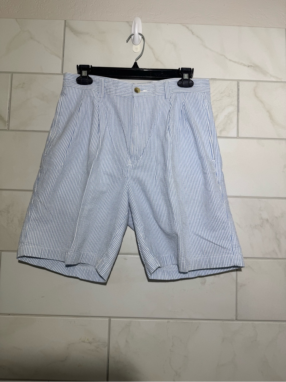 Izod Light Blue and White Seersucker Flat Front Shorts
